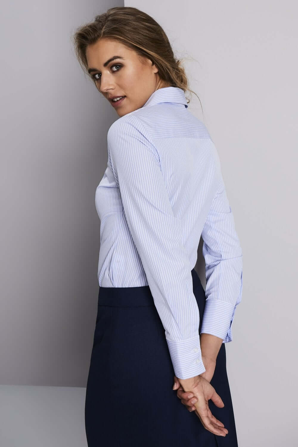 Klassikaline triibuline triiksärk naistele - Image 8