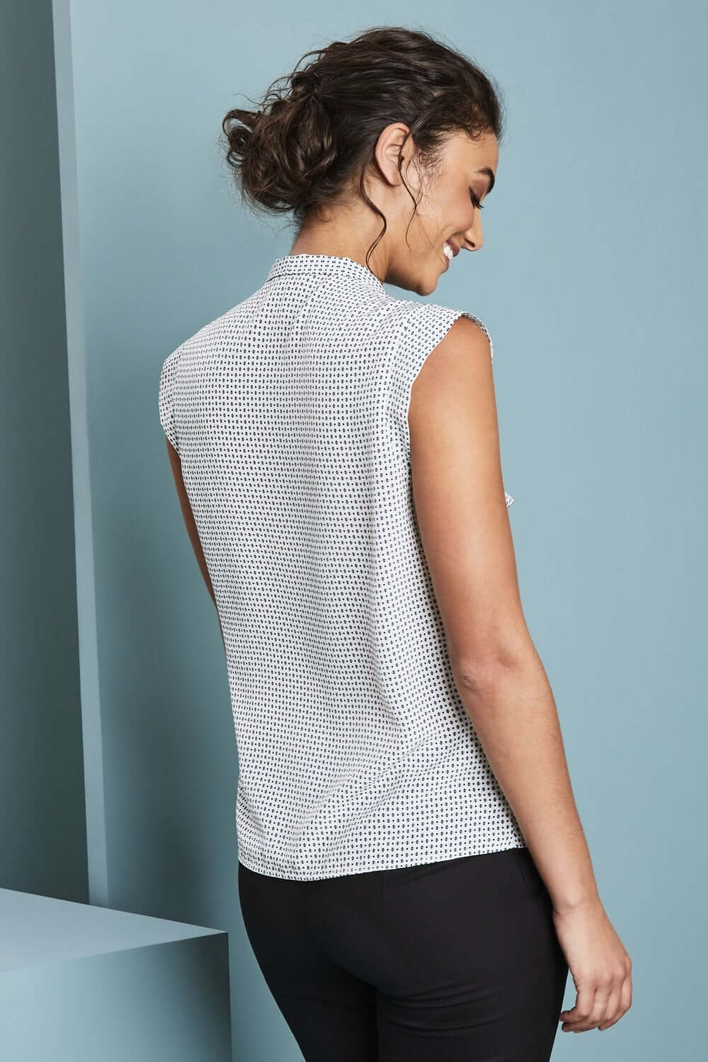 Seotava kaeluse ja linnusilma mustriga pluus - Image 3