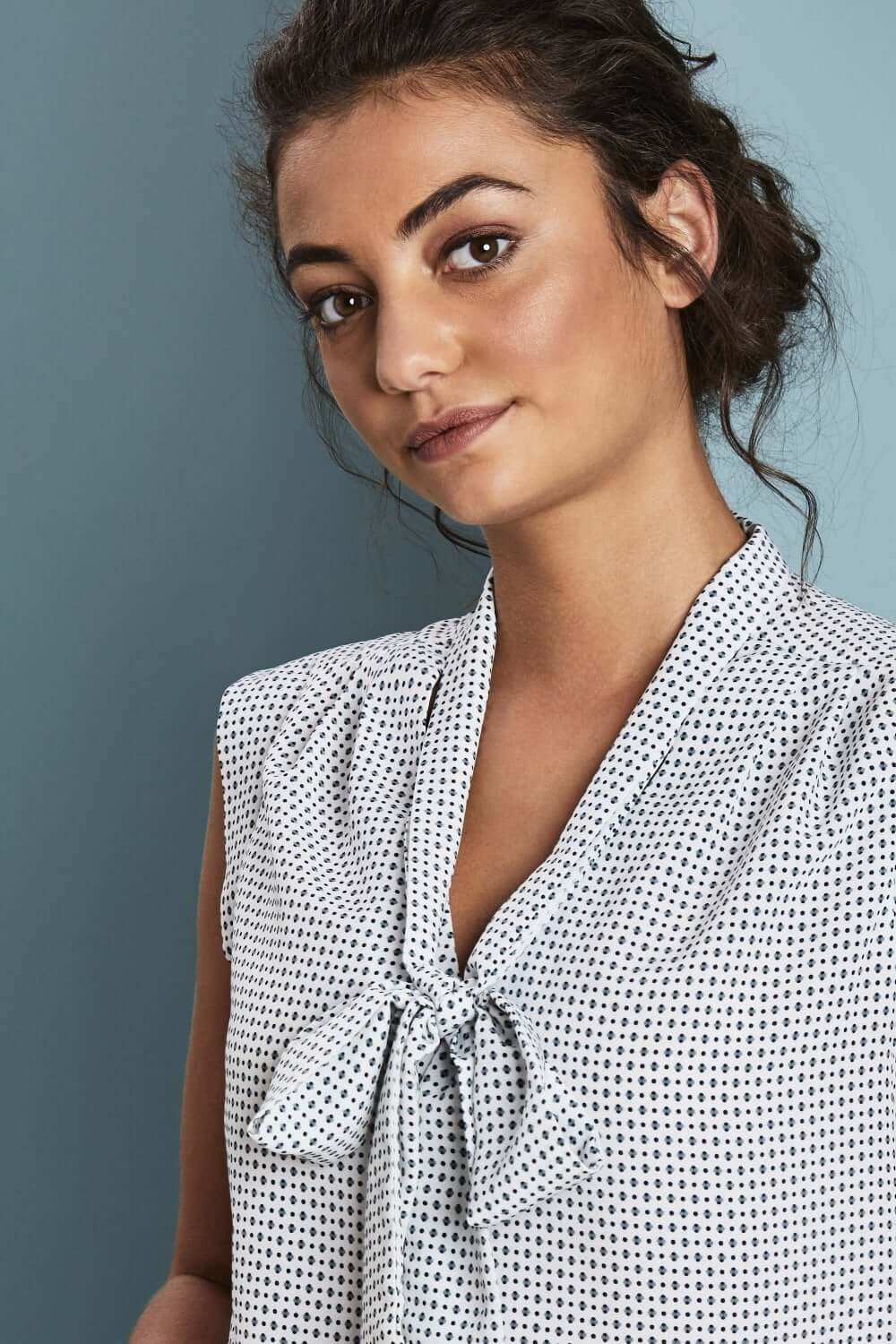 Seotava kaeluse ja linnusilma mustriga pluus - Image 4