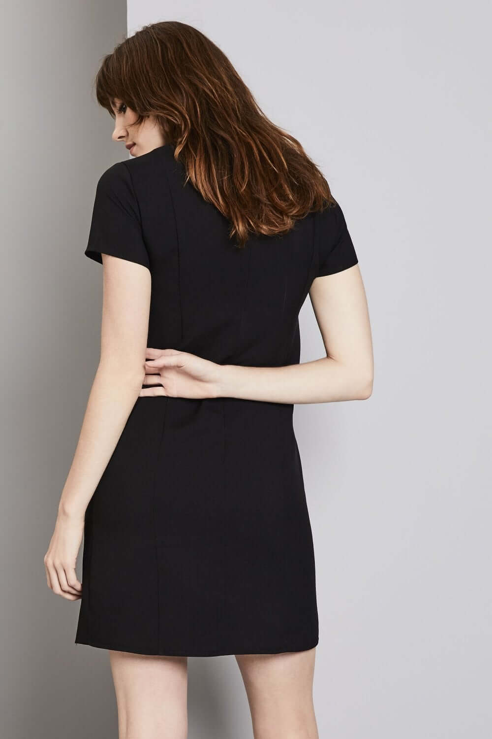 A- lõikeline must kleit - Image 3