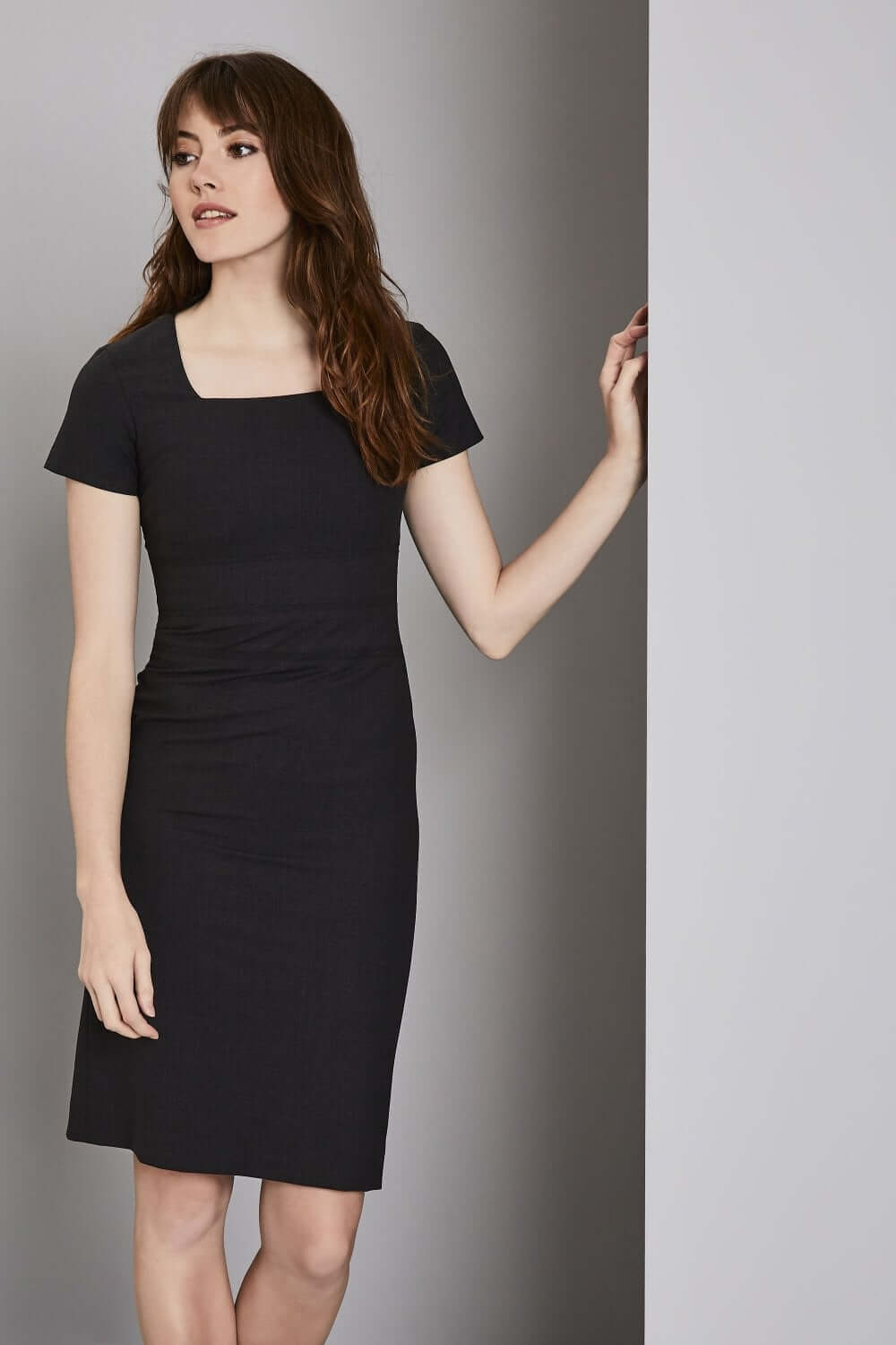 Qualitas sirge-kaelusega kleit - Image 9