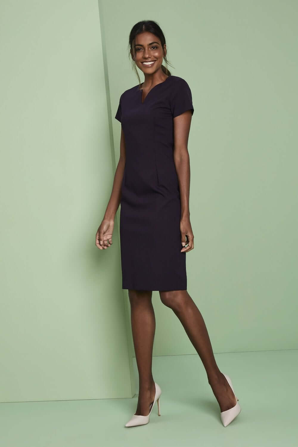 Sälk-kaelusega kleit