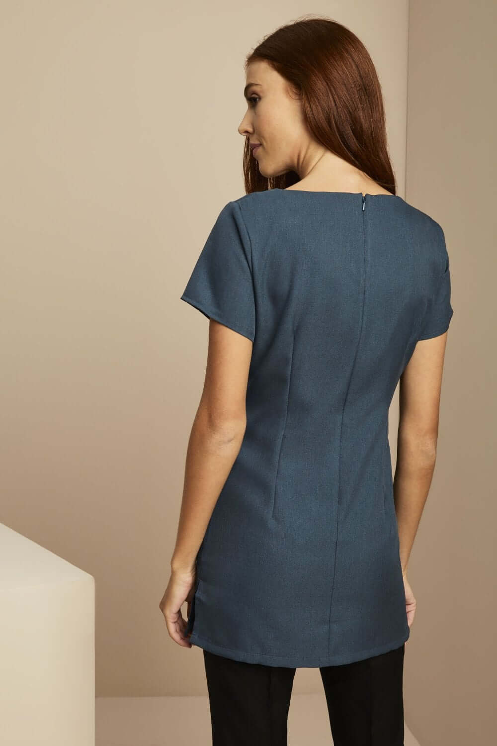 V-kaeluse ja küljetaskutega tuunika - Image 12