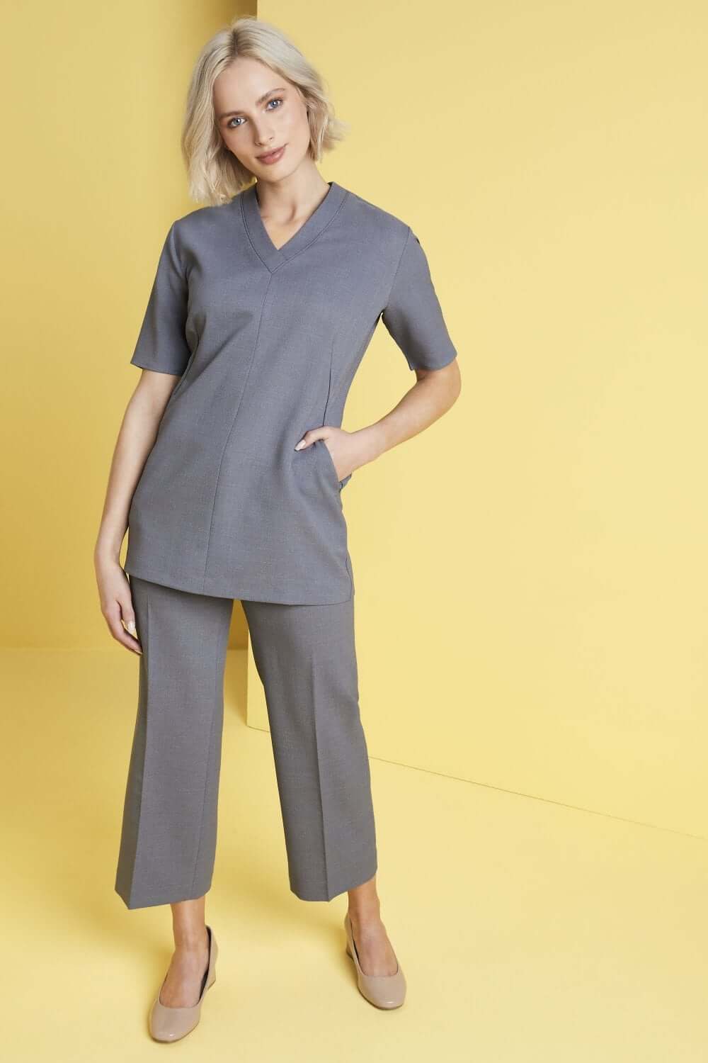 Sirgelõikeline v-kaelusega tuunika naistele - Image 10