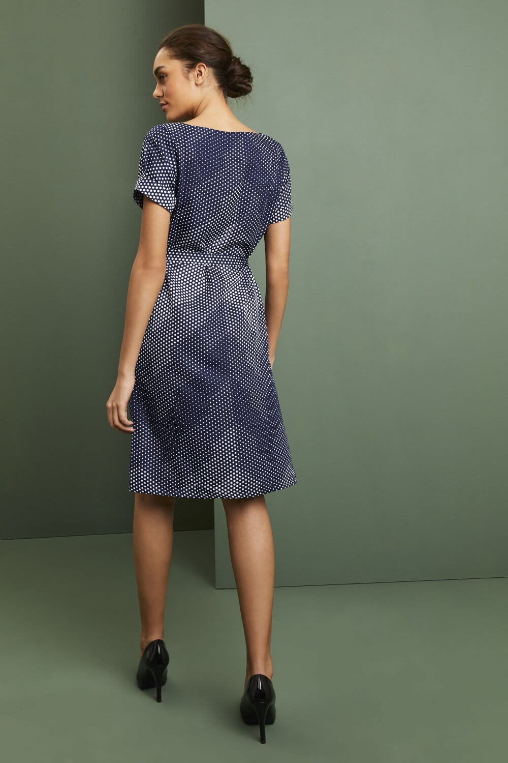 Mustriline kleit naistele - Image 8