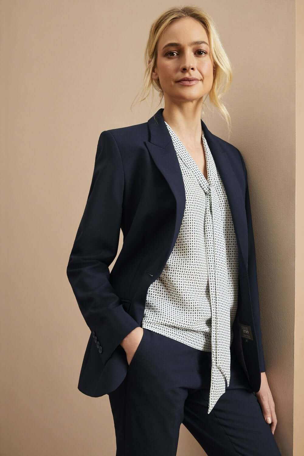 Qualitas ühe nööbiga jakk naistele