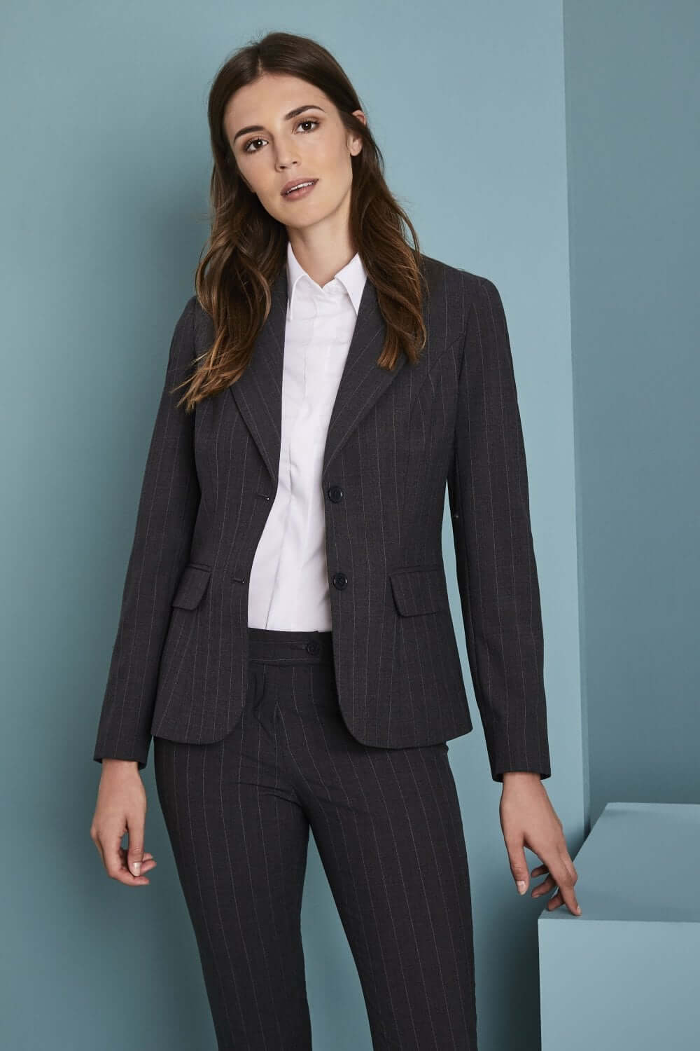 Qualitas triibuline kahe nööbiga jakk naistele