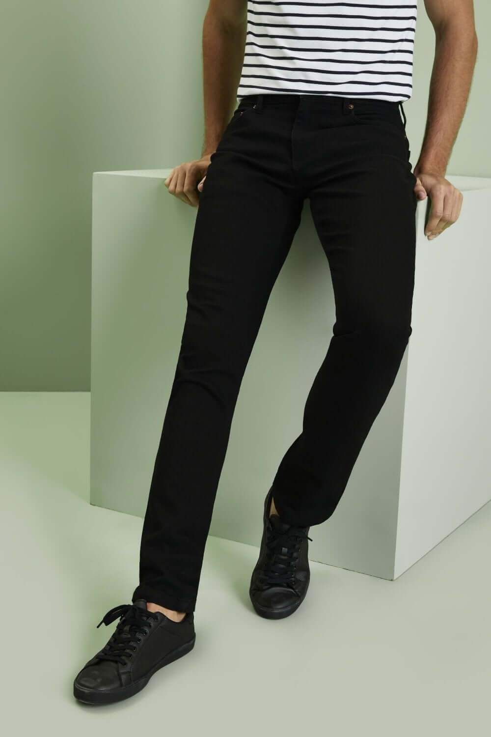 Max Slim mustad teksapüksid meestele