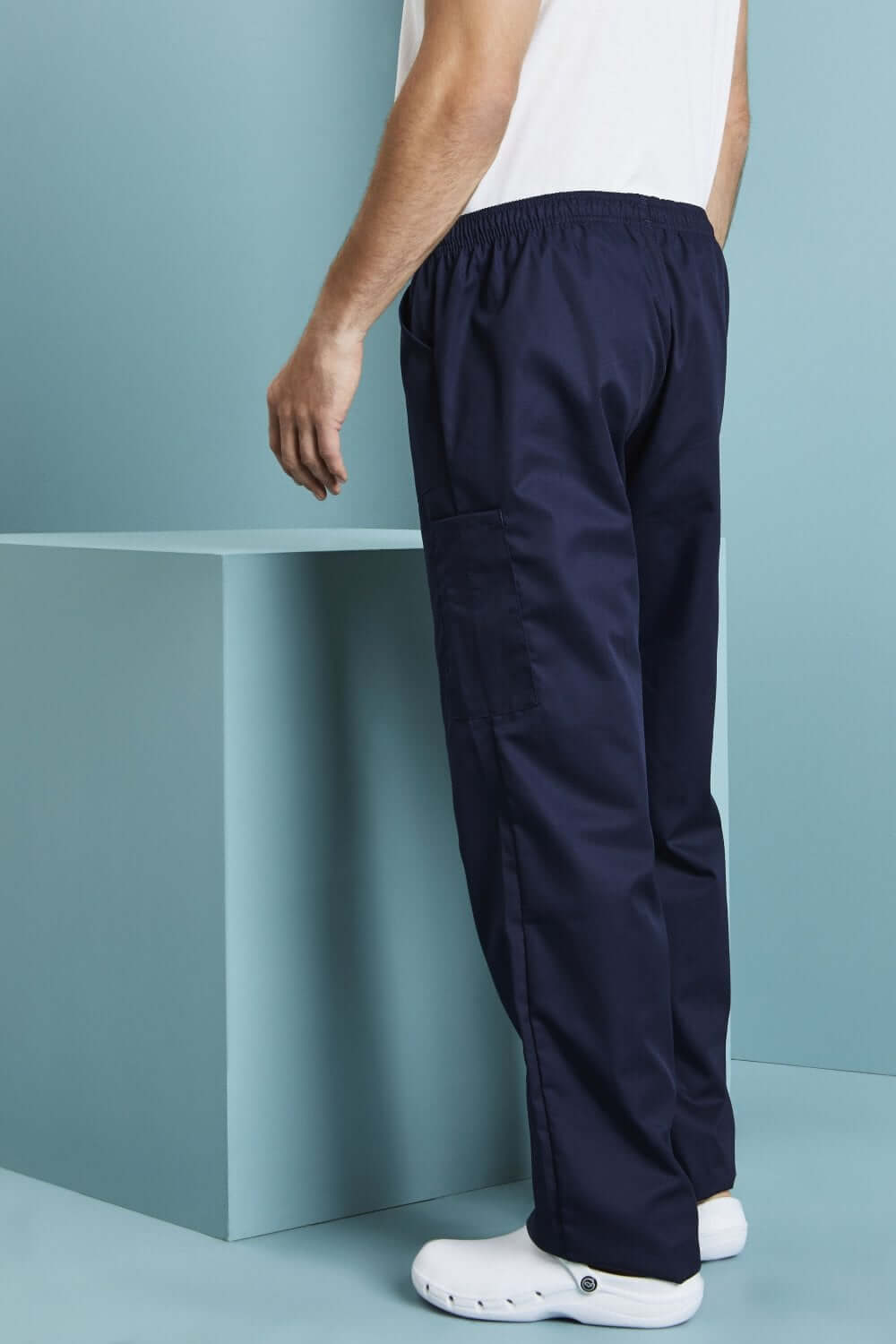 Tumesinised püksid hooldajatele - Image 2