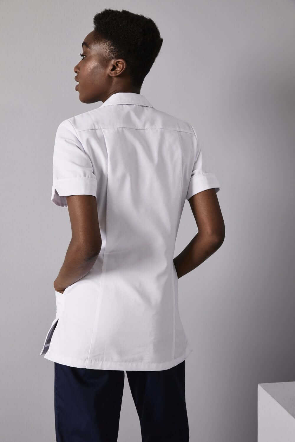 Klassikaline ühevärviline meditsiinituunika - Image 7