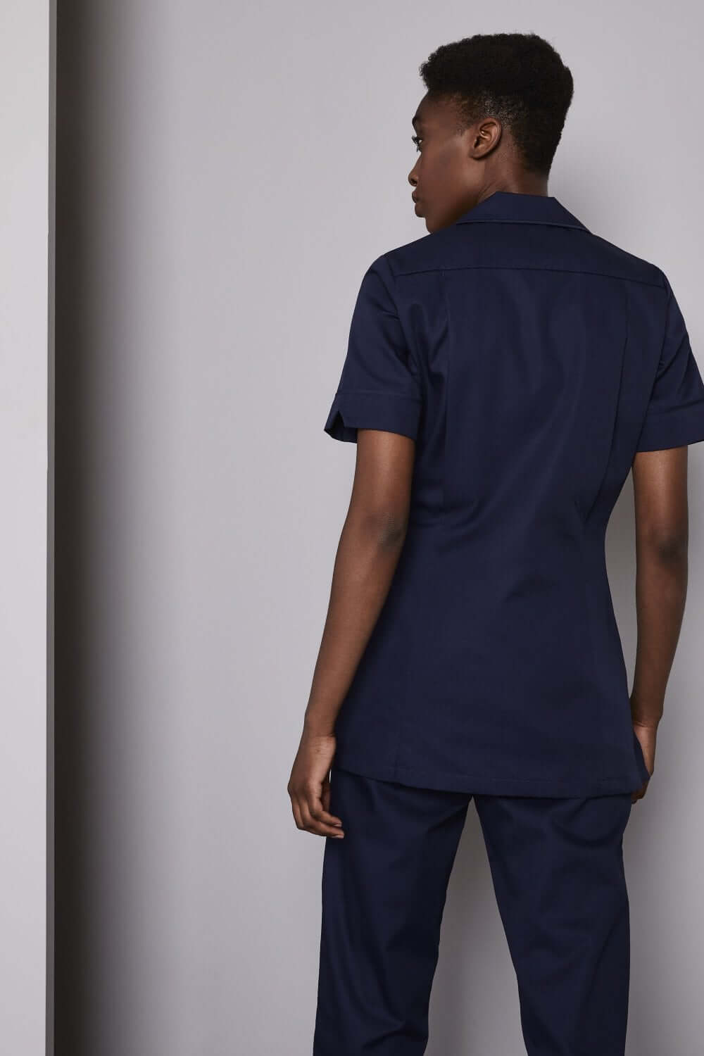 Klassikaline ühevärviline meditsiinituunika - Image 3