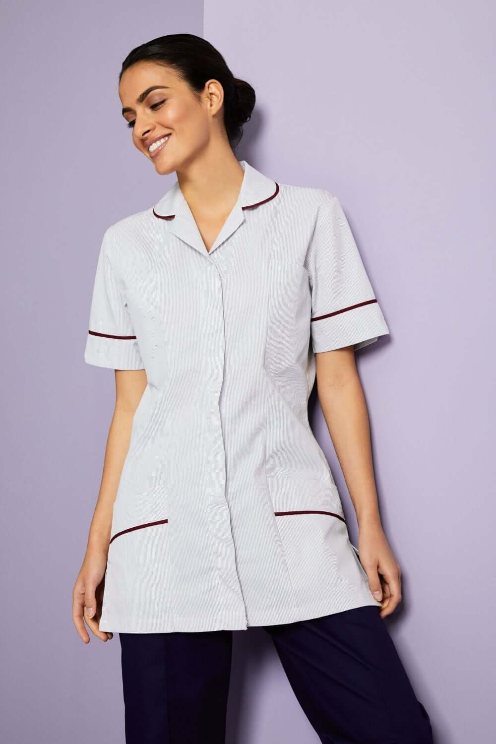 Klassikaline halli triibuline meditsiinituunika