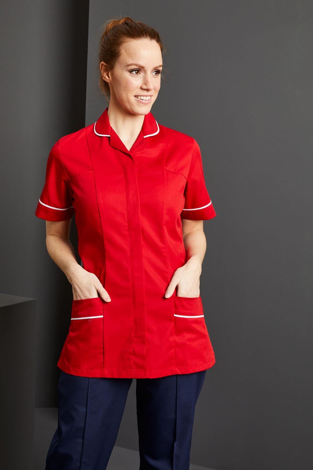 Klassikaline valge kandiga meditsiinituunika