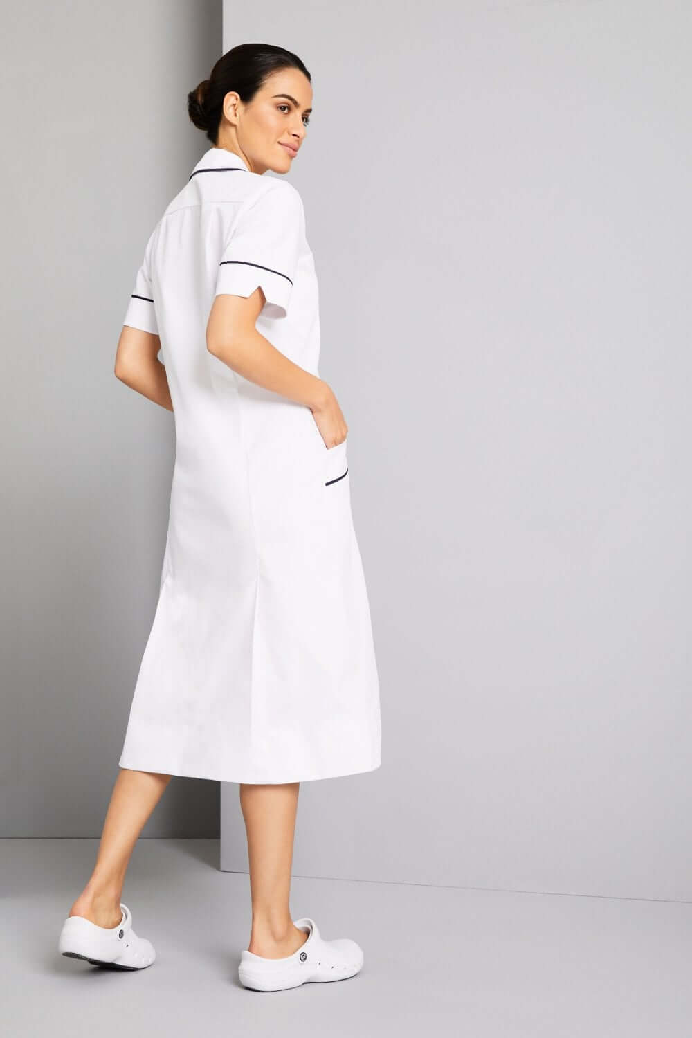 Klassikaline valge meditsiinikleit - Image 6