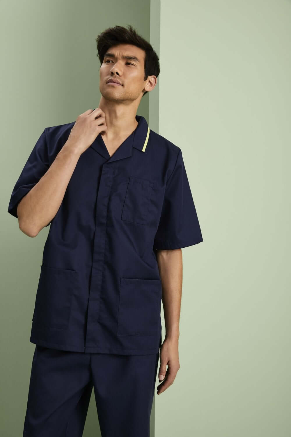 Klassikaline tumesinine meditsiinijakk