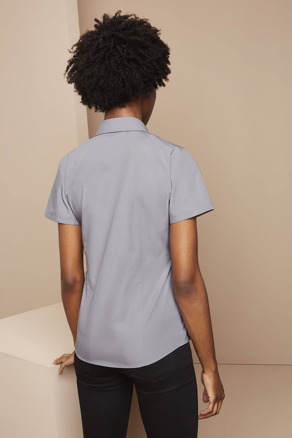 Naiste lühikeste varrukatega fit või regular pluus - Image 6