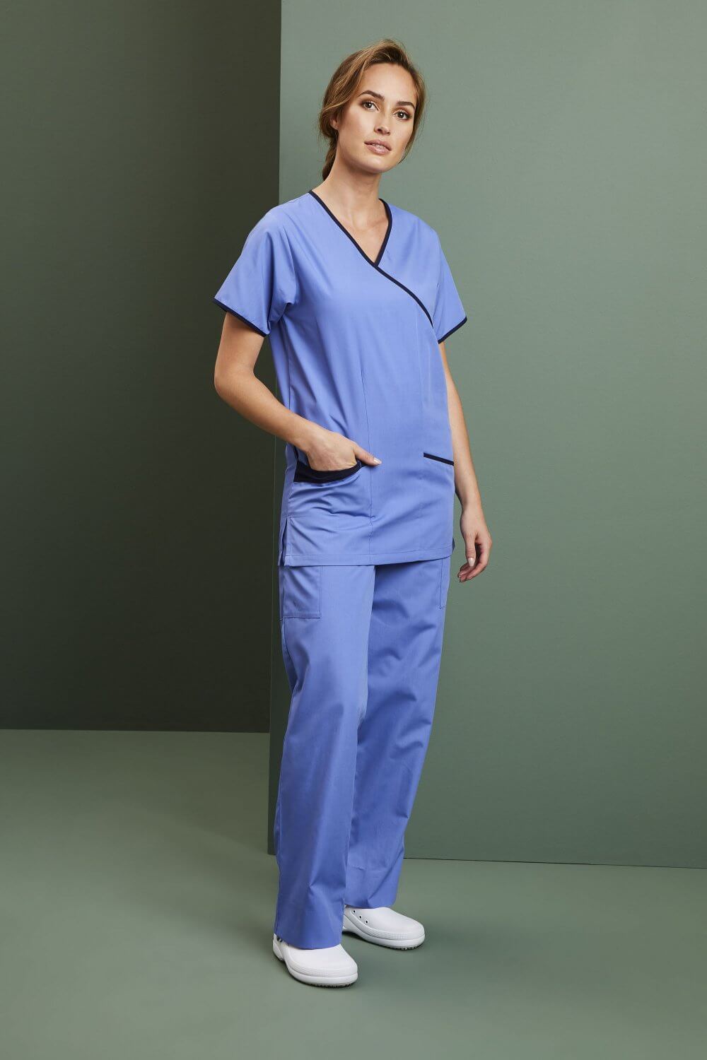 Naiste Mock-Wrap scrub meditsiinituunika - Image 7