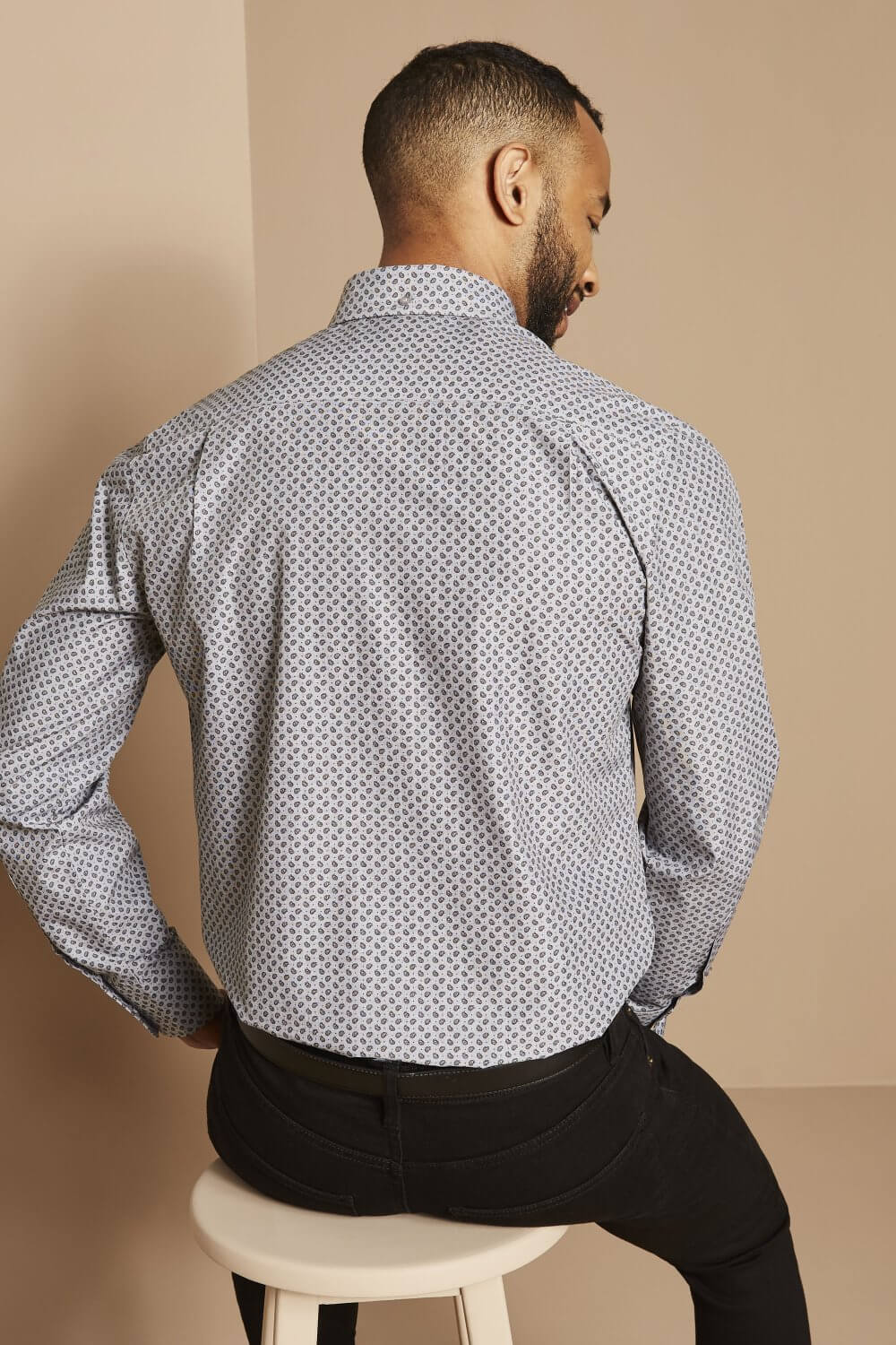 Meeste pikkade varrukatega ornamentika mustriga pluus - Image 2