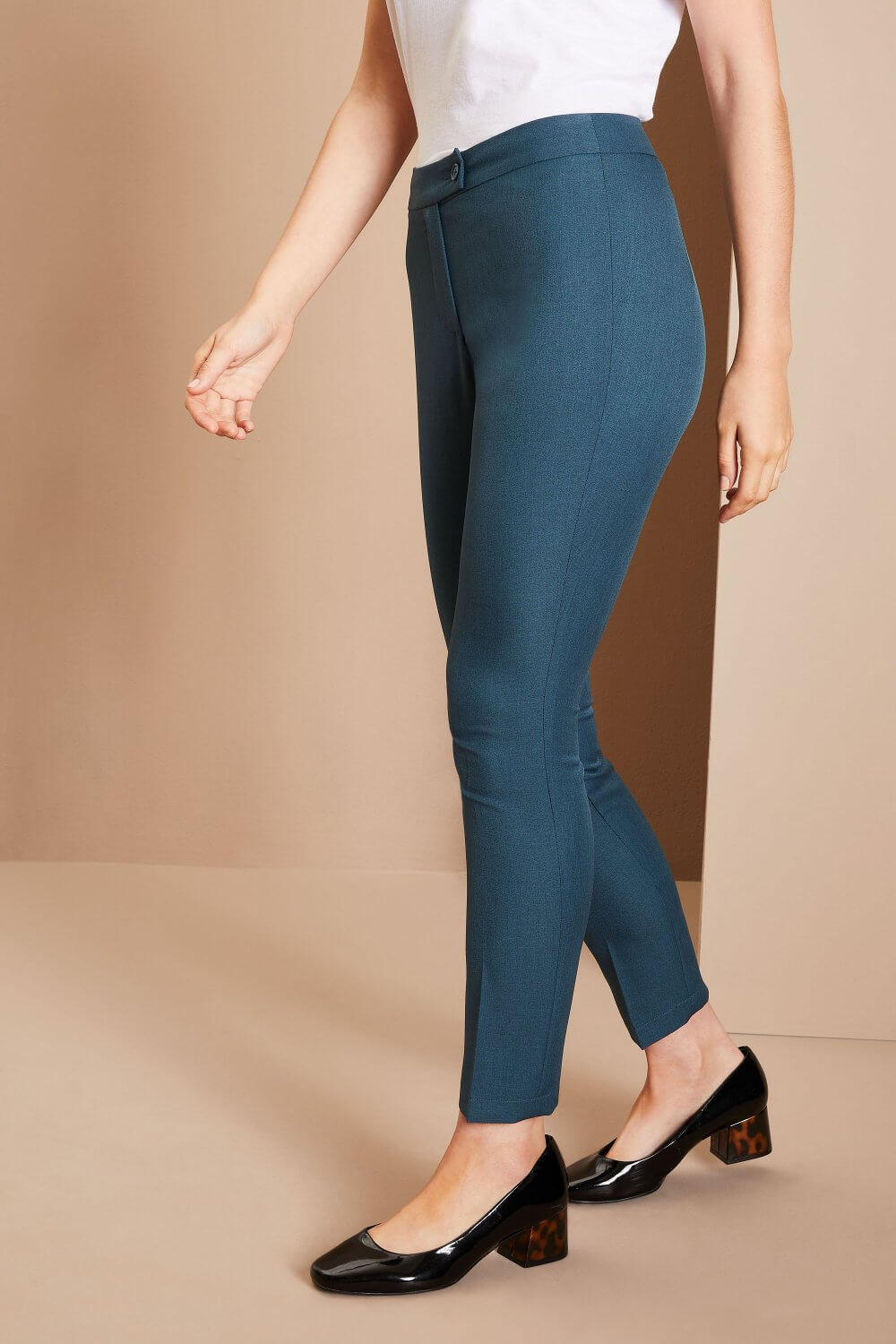 Essentials Women's Slim Leg Beauty Trousers - Image 8