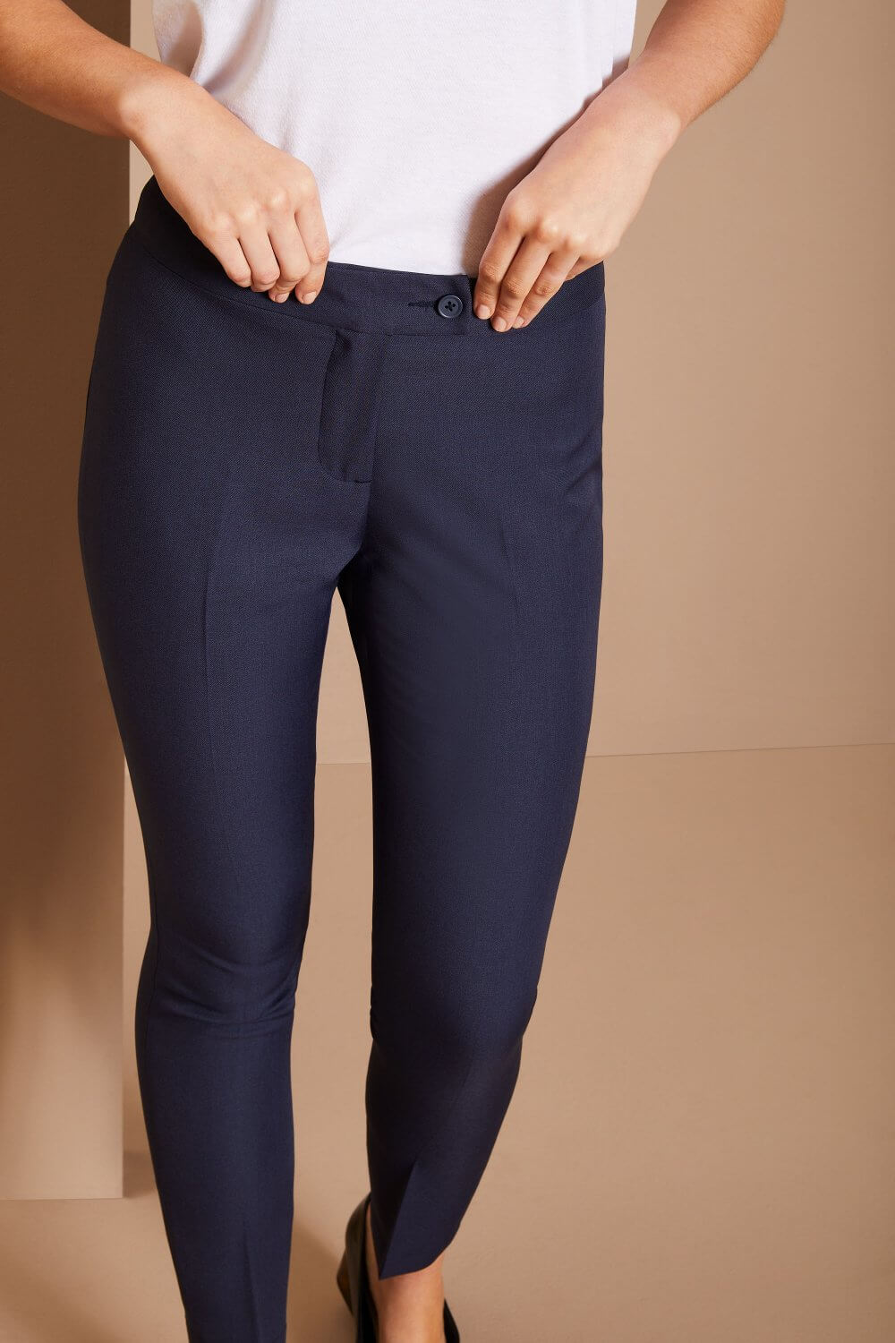 Essentials Women's Slim Leg Beauty Trousers - Image 12